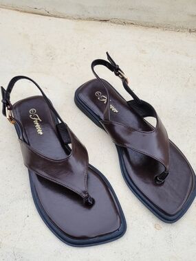 Low Heel Thong Cushioned Sandal Espresso Brown